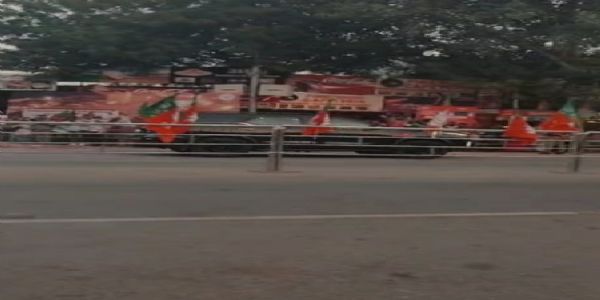 বারাণসী পৌঁছেছেন প্রধানমন্ত্রী নরেন্দ্র মোদী