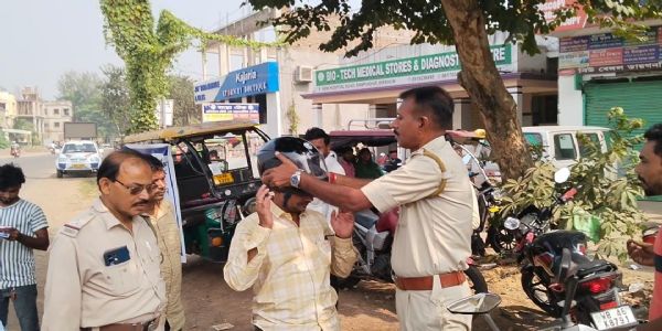 রামপুরহাটে ট্রাফিক বিভাগের উদ্যোগে সচেতনতা কর্মসূচি পালন