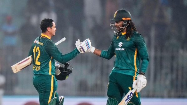 পাকিস্তান বনাম দক্ষিণ আফ্রিকা, দ্বিতীয় ওয়ানডে: ডি ককের সেঞ্চুরিতে পাকিস্তানের বিপক্ষে সিরিজে সমতা আনল দক্ষিণ আফ্রিকা পাকিস্তান বনাম দক্ষিণ আফ্রিকা, দ্বিতীয় ওয়ানডে: ডি ককের সেঞ্চুরিতে পাকিস্তানের বিপক্ষে সিরিজে সমতা আনল দক্ষিণ আফ্রিকা