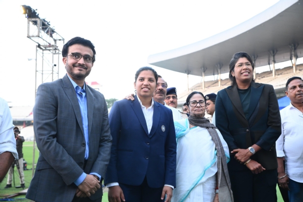 ইডেন গার্ডেন্সে এক মঞ্চে ইডেন গার্ডেন্সে এক মঞ্চে