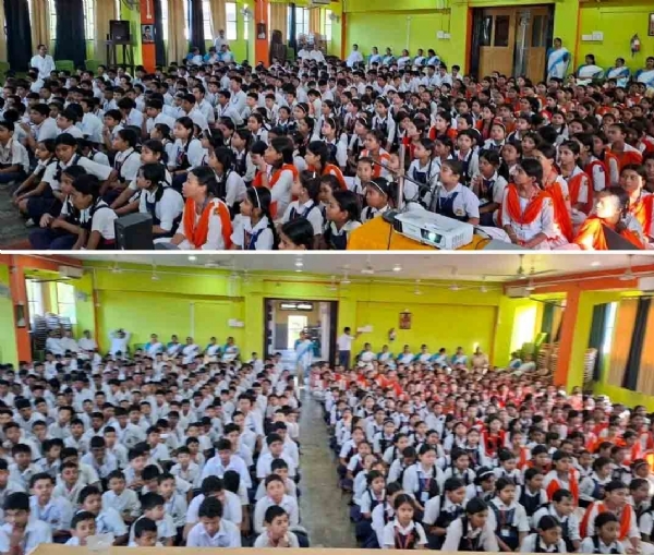 শংকরদেব শিশু বিদ্যানিকেতনের ছাত্রছাত্রীরা