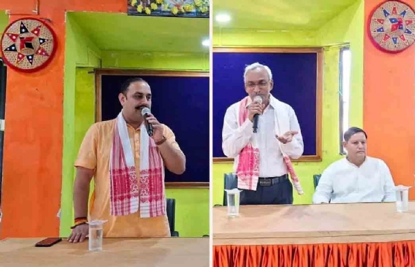 বক্তব্য পেশ করছেন ড. পবন তিওয়ারি এবং প্রফেসর তিরুপতি রাও