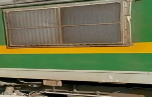 বিকট শব্দে প্ল্যাটফর্মে ধাক্কা মালগাড়ির, খড়গপুর ডিভিশনের বালিচকে বিপত্তি বিকট শব্দে প্ল্যাটফর্মে ধাক্কা মালগাড়ির, খড়গপুর ডিভিশনের বালিচকে বিপত্তি