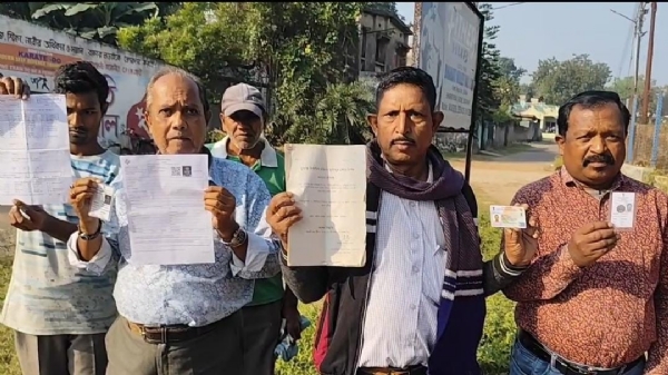 ২০০২-এর তালিকায় থাকলেও, কমিশনের পোর্টালে উধাও, দুর্গাপুরে ৯ টা বুথে ২৯২ জন বাসিন্দা আতঙ্কে দিশেহারা, ক্ষুব্ধ রাজ্যের পঞ্চায়েত মন্ত্রী ২০০২-এর তালিকায় থাকলেও, কমিশনের পোর্টালে উধাও, দুর্গাপুরে ৯ টা বুথে ২৯২ জন বাসিন্দা আতঙ্কে দিশেহারা, ক্ষুব্ধ রাজ্যের পঞ্চায়েত মন্ত্রী