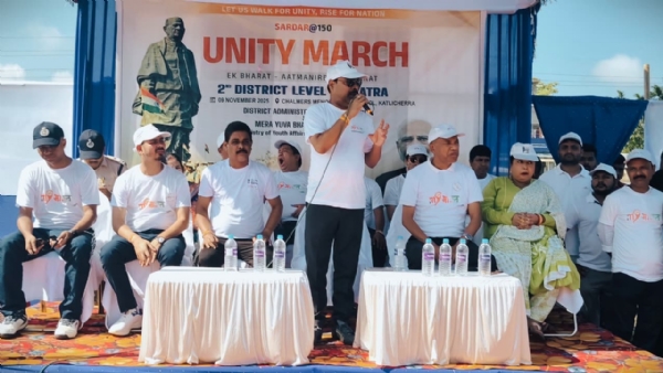 সাংস্কৃতিক অনুষ্ঠানে ভাষণ দিচ্ছেন সাংসদ কৃপানাথ মালাহ সাংস্কৃতিক অনুষ্ঠানে ভাষণ দিচ্ছেন সাংসদ কৃপানাথ মালাহ