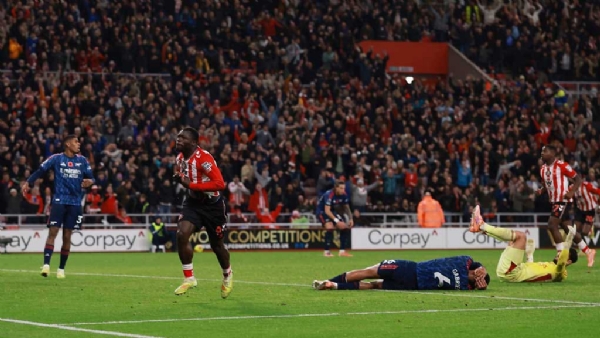 ইংলিশ প্রিমিয়ার লিগ: রোমাঞ্চকর লড়াইয়ে আর্সেনালের ড্র ইংলিশ প্রিমিয়ার লিগ: রোমাঞ্চকর লড়াইয়ে আর্সেনালের ড্র