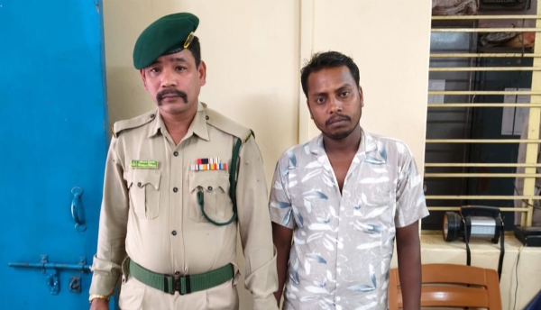 গ্রেফতার স্বামী গ্রেফতার স্বামী