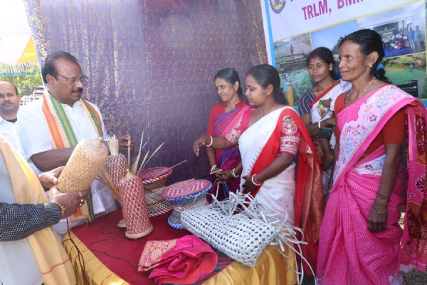 রাজ্যপাল ইন্দ্রসেনা রেড্ডি নাল্লু রাজ্যপাল ইন্দ্রসেনা রেড্ডি নাল্লু