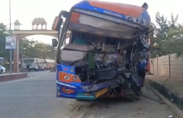 রাজস্থানের সিকারে বাস ও ট্রাকের সংঘর্ষে মৃত ৩, আহত ২৮ জন রাজস্থানের সিকারে বাস ও ট্রাকের সংঘর্ষে মৃত ৩, আহত ২৮ জন