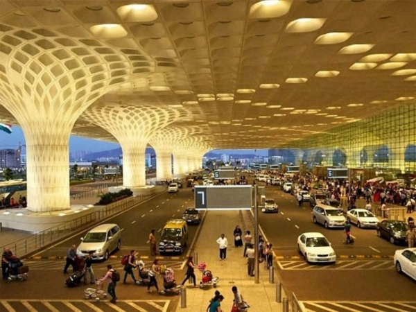 মুম্বই বিমানবন্দরে বিদেশি বিমানে বোমা হুমকি, বিমানবন্দরে জারি সতর্কতা মুম্বই বিমানবন্দরে বিদেশি বিমানে বোমা হুমকি, বিমানবন্দরে জারি সতর্কতা