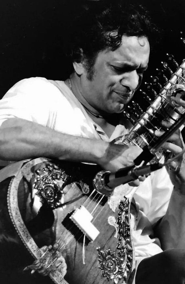 রবিশঙ্করকে শ্রদ্ধা মমতা বন্দ্যোপাধ্যায়ের রবিশঙ্করকে শ্রদ্ধা মমতা বন্দ্যোপাধ্যায়ের