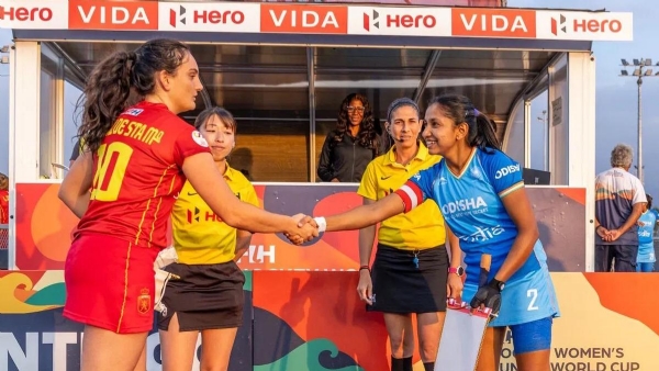 জুনিয়র মহিলা হকি বিশ্বকাপ: ভারত দশম স্থানে শেষ করল, স্পেনের কাছে হেরে গেল জুনিয়র মহিলা হকি বিশ্বকাপ: ভারত দশম স্থানে শেষ করল, স্পেনের কাছে হেরে গেল