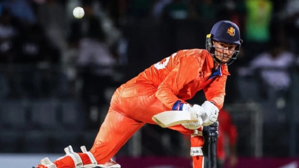 টি-টোয়েন্টিতে ডাবল সেঞ্চুরি, ডাচ অধিনায়কের এক ইনিংসে ২৩ ছক্কা ও ১৪ চার! টি-টোয়েন্টিতে ডাবল সেঞ্চুরি, ডাচ অধিনায়কের এক ইনিংসে ২৩ ছক্কা ও ১৪ চার!