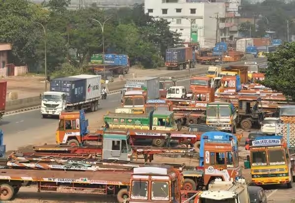 ট্রাক মালিকদের ধর্মঘট ট্রাক মালিকদের ধর্মঘট