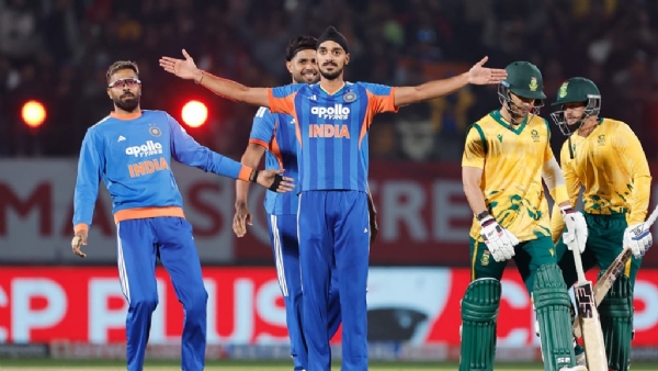 তূতীয় টি-টোয়েন্টি: দক্ষিণ আফ্রিকাকে উড়িয়ে এগিয়ে গেল ভারত তূতীয় টি-টোয়েন্টি: দক্ষিণ আফ্রিকাকে উড়িয়ে এগিয়ে গেল ভারত