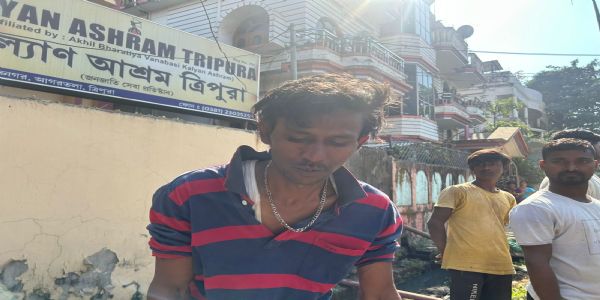 প্রকাশ্য দিবালোকে শিশুর গলার স্বর্ণালঙ্কার ছিনতাই, রিকশাচালক গ্রেফতার