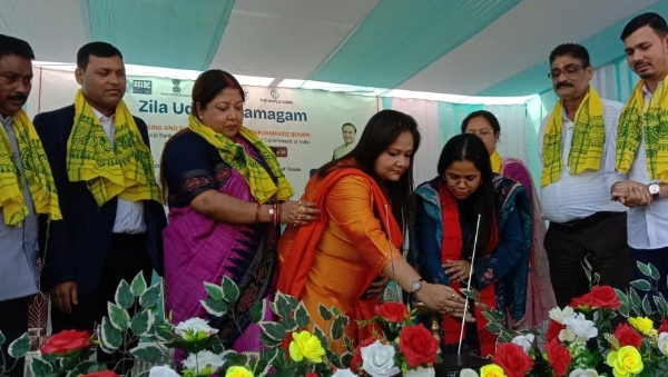 প্রদীপ প্রজ্বলন করে উদ্যোম সমাগমের উদ্বোধন করছেন দুই এডিসি অন্তরা সেন এবং ড. খালেদা সুলতানা প্রদীপ প্রজ্বলন করে উদ্যোম সমাগমের উদ্বোধন করছেন দুই এডিসি অন্তরা সেন এবং ড. খালেদা সুলতানা