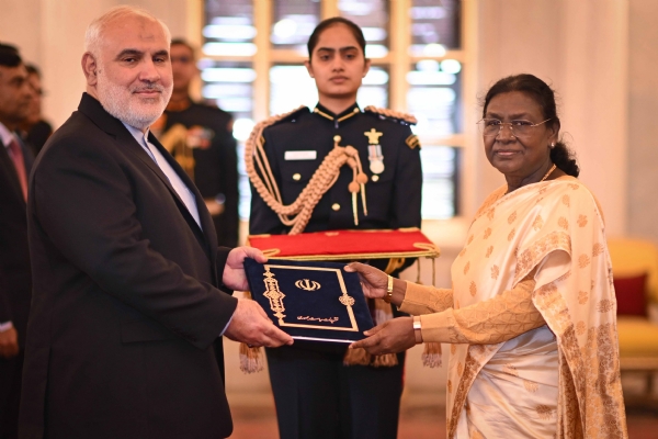 রাষ্ট্রপতির কাছে পরিচয়পত্র প্রদান করলেন তিন দেশের রাষ্ট্রদূত রাষ্ট্রপতির কাছে পরিচয়পত্র প্রদান করলেন তিন দেশের রাষ্ট্রদূত