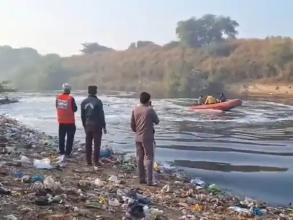 ফরিদাবাদে মদ্যপ অবস্থায় নদীতে ঝাঁপ দিল যুবক ফরিদাবাদে মদ্যপ অবস্থায় নদীতে ঝাঁপ দিল যুবক