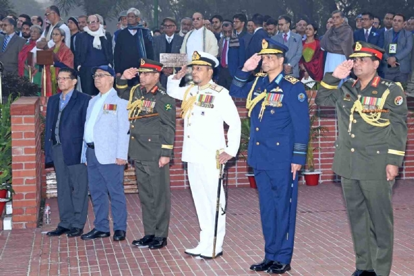 বাংলাদেশ সেনাবাহিনী, নৌবাহিনী ও বিমানবাহিনীর চৌকস দলের রাষ্ট্রীয় স্যালুট বাংলাদেশ সেনাবাহিনী, নৌবাহিনী ও বিমানবাহিনীর চৌকস দলের রাষ্ট্রীয় স্যালুট