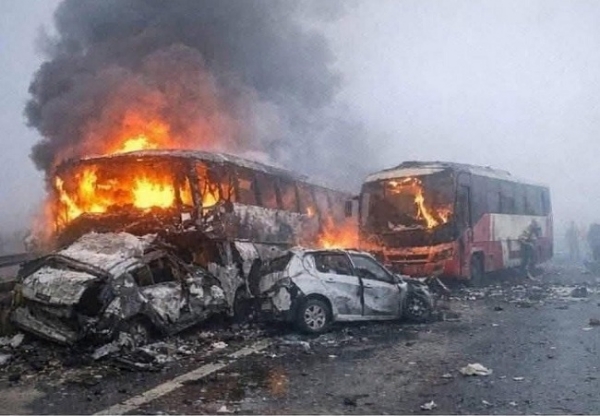 (আপডেট)মথুরায় যমুনা এক্সপ্রেসওয়েতে পথ দুর্ঘটনায় মৃতের সংখ্যা বেড়ে ১৩, আহত ৭০ (আপডেট)মথুরায় যমুনা এক্সপ্রেসওয়েতে পথ দুর্ঘটনায় মৃতের সংখ্যা বেড়ে ১৩, আহত ৭০