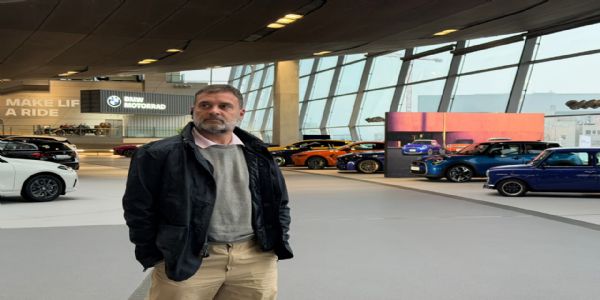 মিউনিখে বিএমডব্লিউ কারখানা পরিদর্শন রাহুলের