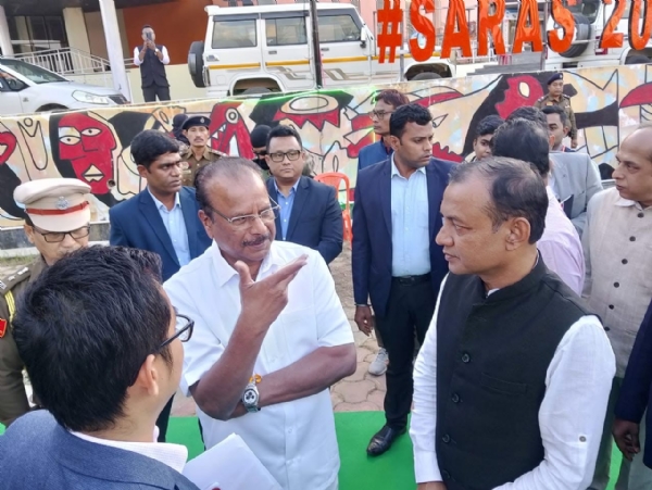 সরস মেলায় রাজ্যপাল