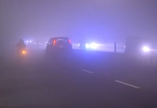 মারাত্মক দূষণ দিল্লিতে, ঘন কুয়াশায় কমেছে দৃশ্যমানতা মারাত্মক দূষণ দিল্লিতে, ঘন কুয়াশায় কমেছে দৃশ্যমানতা