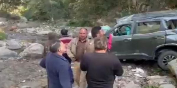 নৈনিতালে খাদে পড়ল গাড়ি, মৃত্যু ৩ পর্যটকের