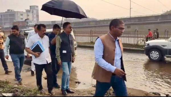 মুখ থুবড়ে পরিকাঠামো, কাঁকসায় শিল্পতালুকের জলে প্লাবিত জাতীয় সড়কের সার্ভিস লেন, যৌথ পরিদর্শনে এডিডিএ ও জাতীয় সড়ক কর্তৃপক্ষ মুখ থুবড়ে পরিকাঠামো, কাঁকসায় শিল্পতালুকের জলে প্লাবিত জাতীয় সড়কের সার্ভিস লেন, যৌথ পরিদর্শনে এডিডিএ ও জাতীয় সড়ক কর্তৃপক্ষ