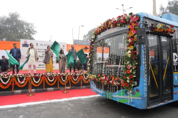 দূষণমুক্ত গণপরিবহণের পথে দিল্লি: চালু হল ১০০ নতুন ই-বাস ও আন্তঃরাজ্য পরিষেবা দূষণমুক্ত গণপরিবহণের পথে দিল্লি: চালু হল ১০০ নতুন ই-বাস ও আন্তঃরাজ্য পরিষেবা