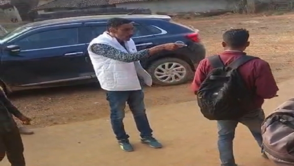 লাইন মেরামতির সময় বিদ্যুৎ দফতরের কর্মীদের উপর হামলার অভিযোগ লাইন মেরামতির সময় বিদ্যুৎ দফতরের কর্মীদের উপর হামলার অভিযোগ