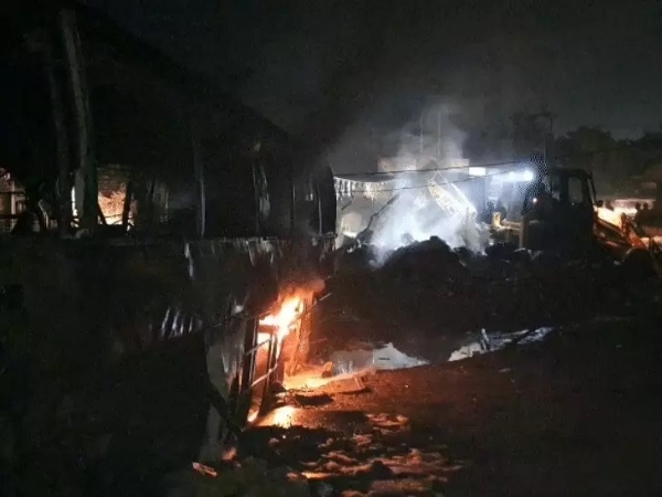 উত্তর প্রদেশে বাস-ট্রাক সংঘর্ষে ঝলসে মৃত্যু ৩ জনের, আহত ২৪