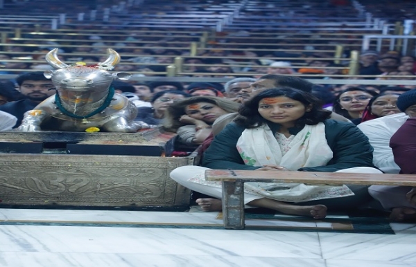 মধ্যপ্রদেশের উজ্জয়িনীতে মহাকালেশ্বরের মন্দিরে পুজো দিলেন ভারতীয় ক্রিকেটার স্নেহা রানা