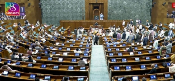 এসআইআর নিয়ে আলোচনা চেয়ে গোলমাল, ১২টা পর্যন্ত মুলতুবি লোকসভার অধিবেশনের