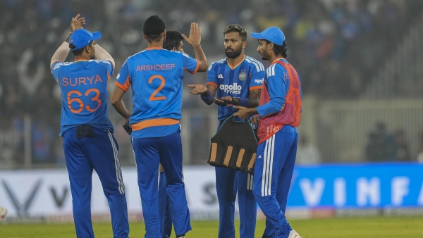 দক্ষিণ আফ্রিকাকে হারিয়ে ঘরের মাঠে টি-টোয়েন্টি সিরিজে জয়ের ধারা আরও বাড়িয়েছে ভারত