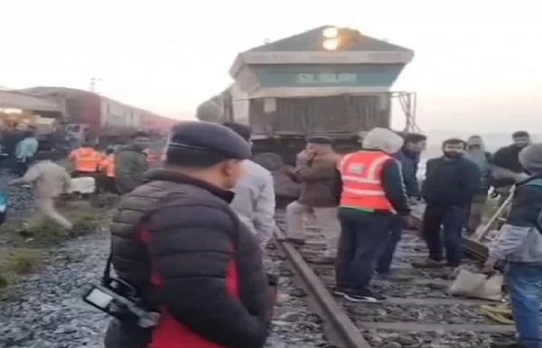 অসমে রাজধানী এক্সপ্রেসের ধাক্কায় মৃত্যু ৮ হাতির