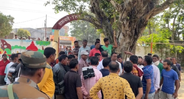 মোটর শ্রমিকের বিক্ষোভ