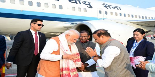 দুদিনের অসম সফরে গুয়াহাটি পৌঁছলেন প্রধানমন্ত্রী মোদী