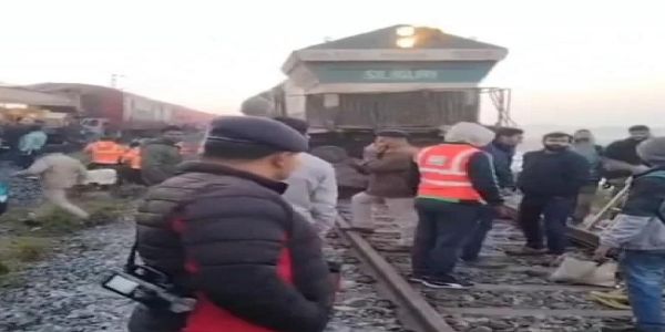 অসমে রাজধানী এক্সপ্রেসের ধাক্কায় মৃত্যু ৮ হাতির, ইঞ্জিন ও ৬টি বগি লাইনচ্যুত