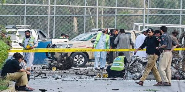 পাক সেনাঘাঁটিতে আত্মঘাতী হামলা তালিবানের, একাধিক জওয়ানের মৃত্যু