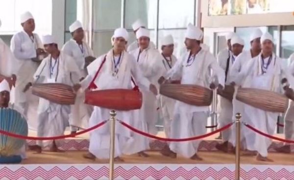 সত্রিয়া সহ বিহু ও অসমিয়া নাচে-গানে স্বাগত প্রধানমন্ত্রীকে