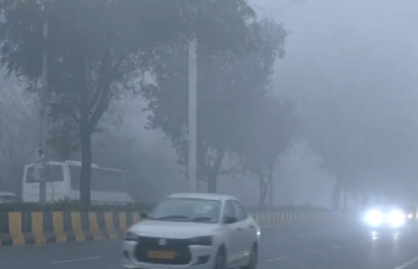 দিল্লির বাতাস দূষিতই, একিউআই ৪০০-র ঊর্ধ্বে দিল্লির বাতাস দূষিতই, একিউআই ৪০০-র ঊর্ধ্বে
