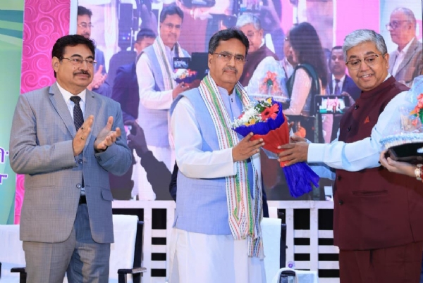 মুখ্যমন্ত্রী সহ অন্যান্যরা মুখ্যমন্ত্রী সহ অন্যান্যরা