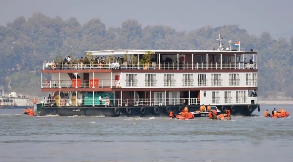 ব্রহ্মপুত্রের বুকে তিনতলা বিশিষ্ট জাহাজ এমভি চড়াইদেউ ২