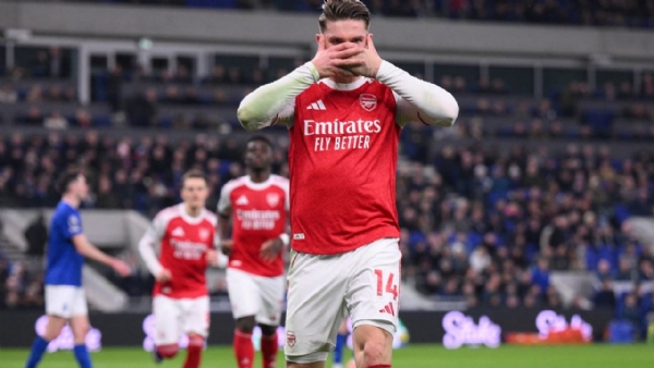 ইংলিশ প্রিমিয়ার লিগ:  এভারটনকে হারিয়ে শীর্ষে আর্সেনাল