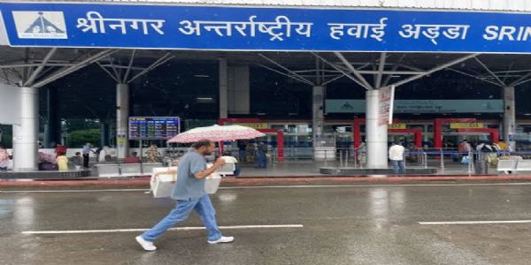শ্রীনগর বিমানবন্দরে বাতিল বেশ কিছু বিমান