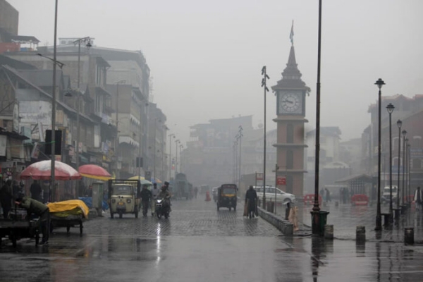 দুর্বল পশ্চিমী ঝঞ্ঝার প্রভাবে জম্মু ও কাশ্মীরের কিছু এলাকায় হালকা বৃষ্টি ও তুষারপাতের সম্ভাবনা