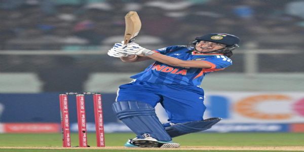 মহিলাদের টি-টোয়েন্টিতে ৪ হাজার রান করা প্রথম ভারতীয় স্মৃতি মান্ধানা