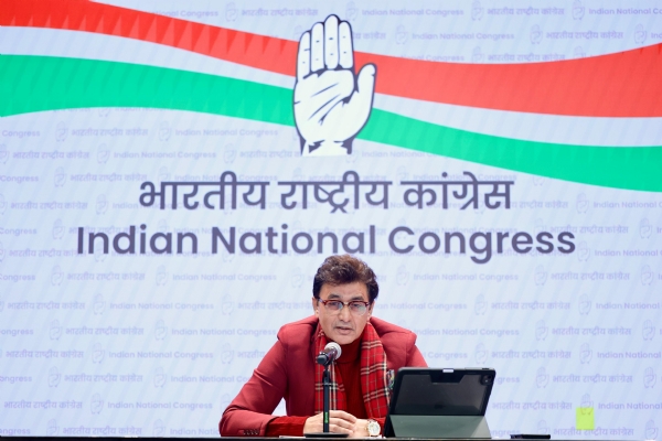 রেল যাত্রী ভাড়াবৃদ্ধি নিয়ে কেন্দ্রের বিরুদ্ধে কংগ্রেসের সমালোচনা